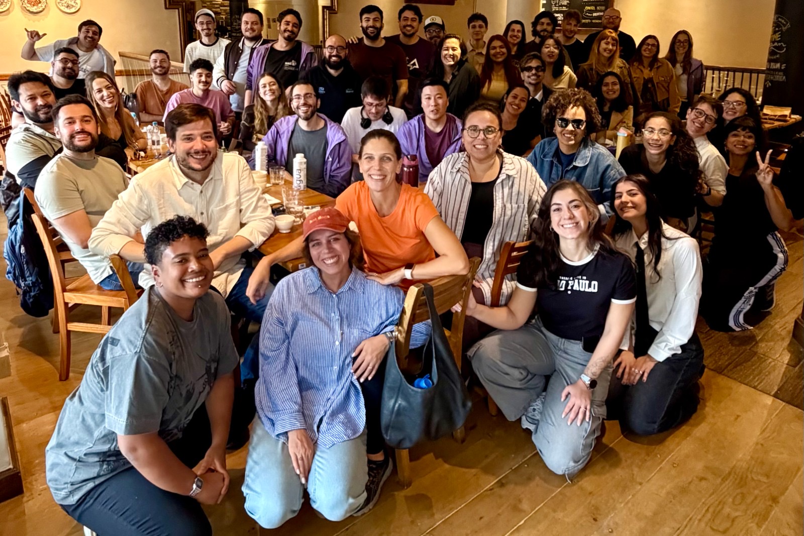 Time MeetRox reunido em um almoço